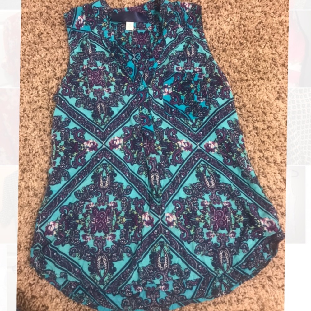 Francesca’s Small Paisley Pattered Blouse